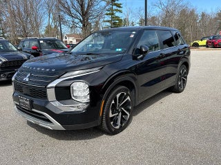 2022 Mitsubishi Outlander Base