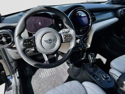 2024 MINI HARDTOP 2 DOOR Iconic