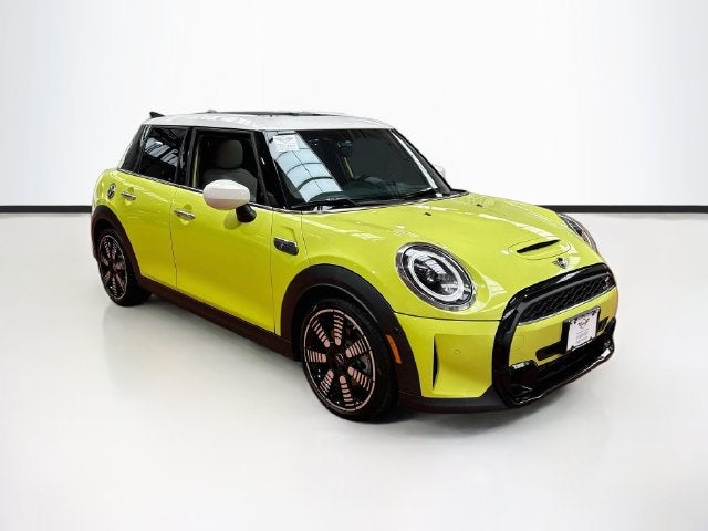 2024 MINI HARDTOP 4 DOOR Iconic