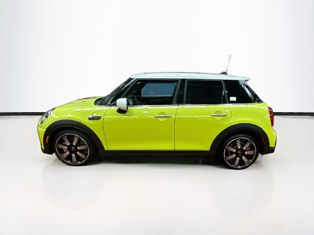 2024 MINI HARDTOP 4 DOOR Iconic