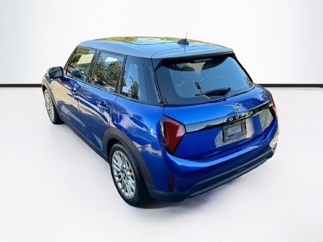2026 MINI 4 DOOR Iconic