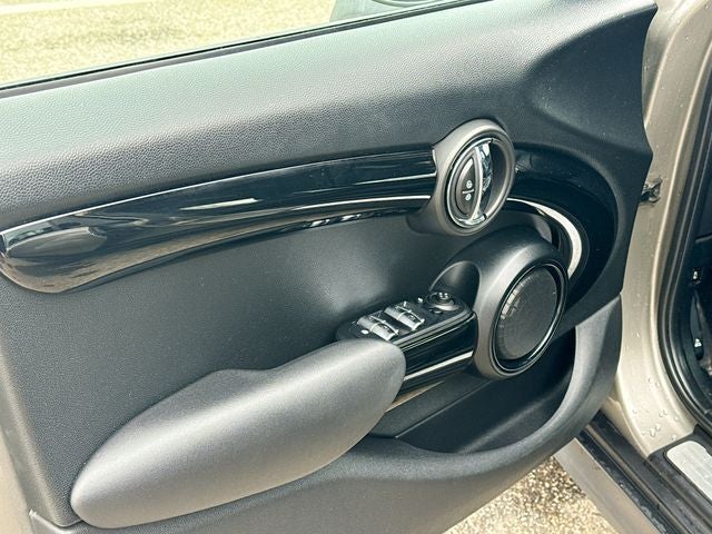 2016 MINI HARDTOP 4 DOOR Base