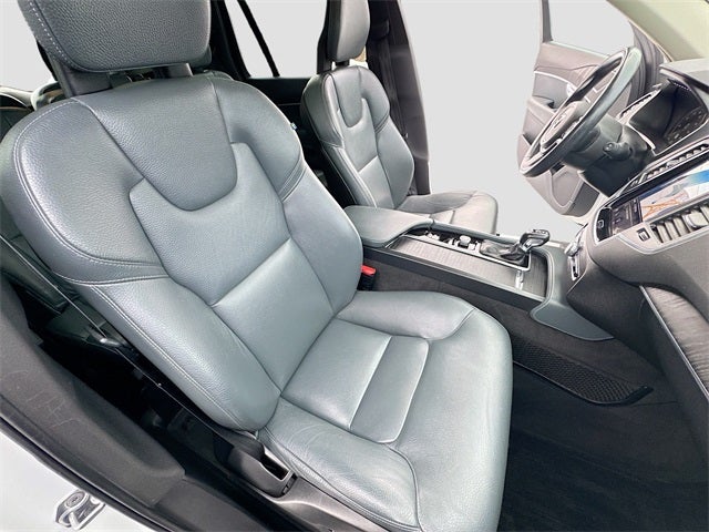 2020 Volvo XC90 T6 Momentum