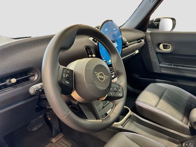 2026 MINI 4 DOOR Signature Plus